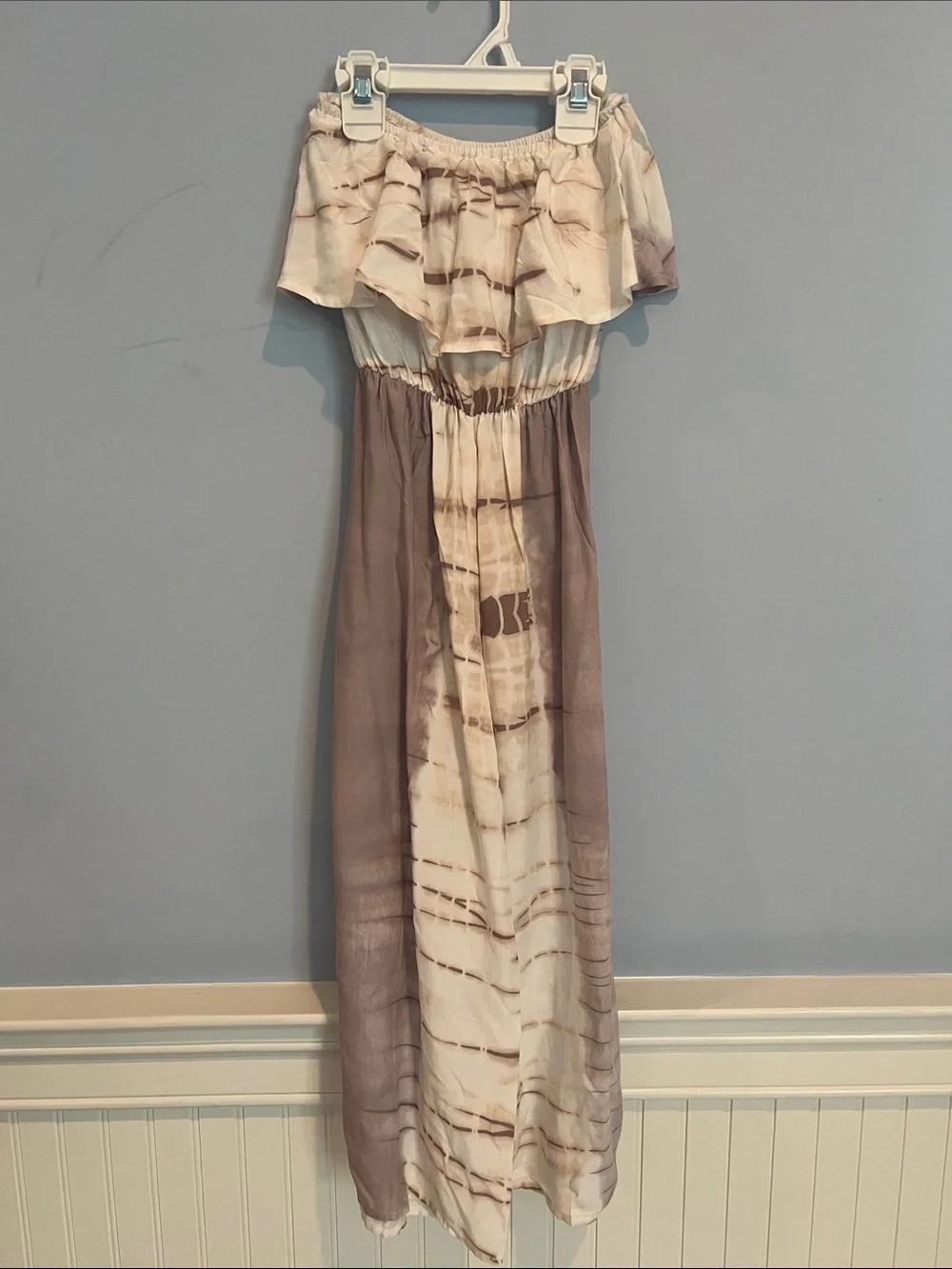 Vintage Havana Off-Shoulder Tie-Dye Maxi Dress in Cream and Brown